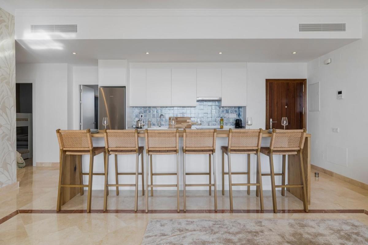 Luxury Family With Breathtaking Views Apartment