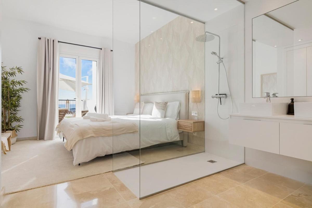 Luxury Family With Breathtaking Views